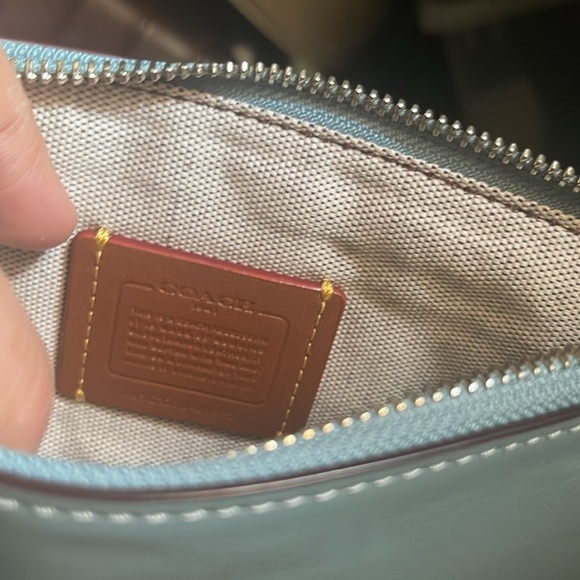 Coach Turnlock Wristlet 21 chainlink - Picture 3 of 4